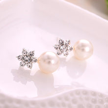 Load image into Gallery viewer, jo test pearl earrings