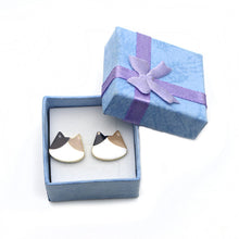 Load image into Gallery viewer, jo test cat head earrings silver