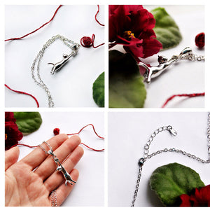 Cat hanging necklace test
